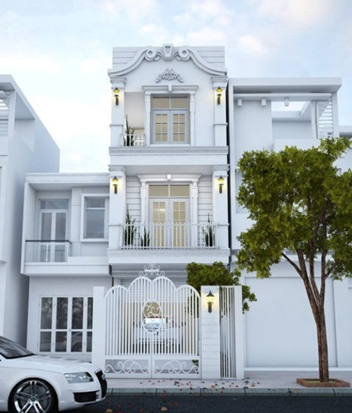 Cả căn nhà sử dụng gam màu trắng, thiết kế 1 ô lấy sáng, giếng trời rộng rãi để lấy sáng. Ảnh: Thietkethicongnhadep.