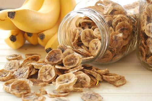 Khá quen thuộc, khách thường chọn chuối sấy để mua. Năm nay, loại chuối sấy Laba ở Đà Lạt có giá từ 65.000 đồng/gói.