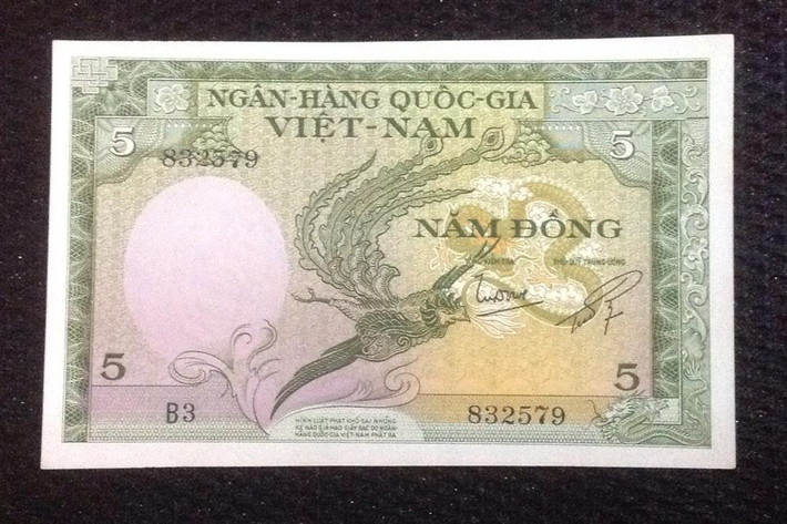 Tiền giấy lì xì có tên gọi "Long phụng sum vầy" là một trong những tờ tiền độc đáo được rao bán với giá 70.000 -80.000 đồng/tờ.