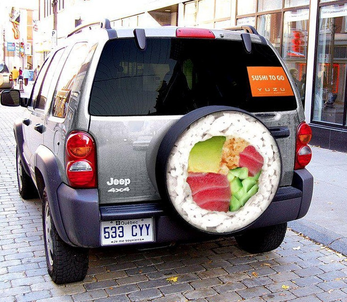 Một tấm biển quảng cáo độc lạ của nhà hàng sushi.