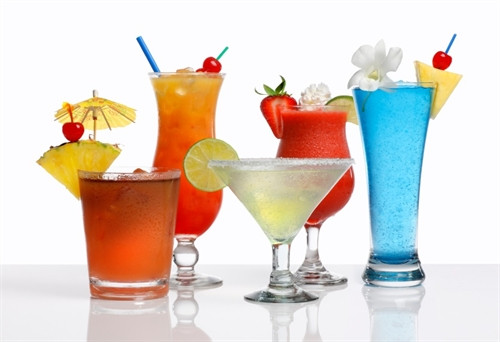 Nước ngọt. Tiêu thụ quá nhiều nước ngọt có thể làm suy yếu hệ miễn dịch. Chúng không hề chứa các chất dinh dưỡng và chứa một lượng lớn natri và chất ngọt nhân tạo, có thể biến thành mỡ thừa, gây béo phì. Thức uống này còn gây hại cho răng miệng vì nó ăn mòn men răng và gây sâu răng.