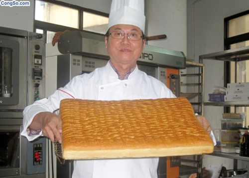 Đại gia thương hiệu bánh Đức Phát nổi tiếng - ông Kao Siêu Lực và vợ cũng tranh chấp thương hiệu kinh doanh kéo dài từ 2005 - 2007 mới kết thúc. Sau vụ kiện, vợ cũ của ông - bà chủ Đức Phát đã đồng ý trả 1 triệu USD và giữ lại thương hiệu.
