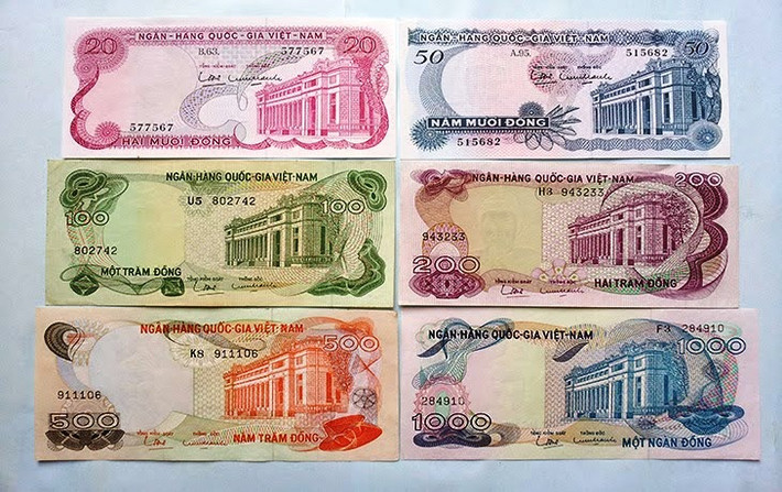 Càng những bộ tiền có thời gian phát hành sớm thì độ khan hiếm càng cao, do đó, giá bán cũng đắt đỏ hơn. Trong hình la bộ Tiền VNCH (1969) hình hoa văn được tiểu thương rao bán 340.000 - 400.000 đồng/bộ.