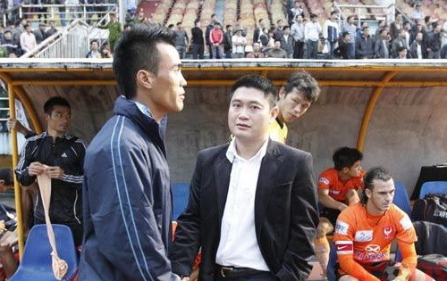 Bầu Thụy là người nổi tiếng với các thương vụ đầu tư đắt đỏ cho bóng đá. Trước đó, trong năm 2011 và 2012, nhiều người không khỏi choáng váng khi đại gia này mua lại suất hạng nhất của V&V Hòa Phát và đổi tên đội bóng thành Sài Gòn Xuân Thành, cùng hàng trăm tỷ đồng được bỏ ra để mua các ngôi sao bóng đá.