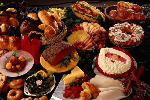 Riêng tiệc buffet đặc biệt đêm giao thừ (31/12) tại hai nhà hàng này có chương trình âm nhạc, chi phí cho mỗi thực khách là 1 triệu đồng.