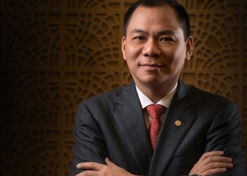 Bà Phạm Thu Hương là vợ của tỷ phú Phạm Nhật Vượng - Chủ tịch HĐQT tập đoàn Vingroup, doanh nhân giàu nhất trên thị trường chứng khoán Việt Nam tại thời điểm hiện tại. Bà từng nắm giữ khoảng 73 triệu cổ phiếu tại tập đoàn này. Nữ đại gia của Vingroup nổi tiếng trên thương trường song các thông tin về bà không nhiều bởi bà không xuất hiện nhiều trước truyền thông.