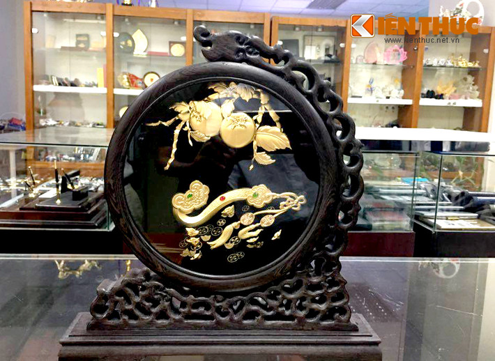 Theo người bán, sản phẩm này hợp với nhiều loại không gian, kể cả những căn phòng chật hẹp, chúng có thể đặt trên bàn, kệ, giá đỡ mà không chiếm nhiều diện tích.