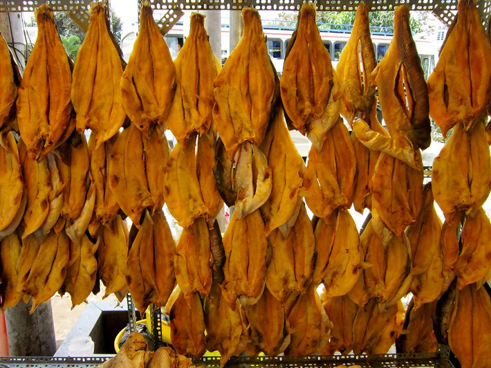 Khô cá tra phồng Biển Hồ loại đặc biệt (1 con nặng tới 1kg) có giá từ 230.000 - 250.000 đồng. Theo những người bán hàng, thông thường, khô cá tra loại nhỏ không khó mua song loại đặc biệt phải đặt hàng trước từ 4-5 ngày.