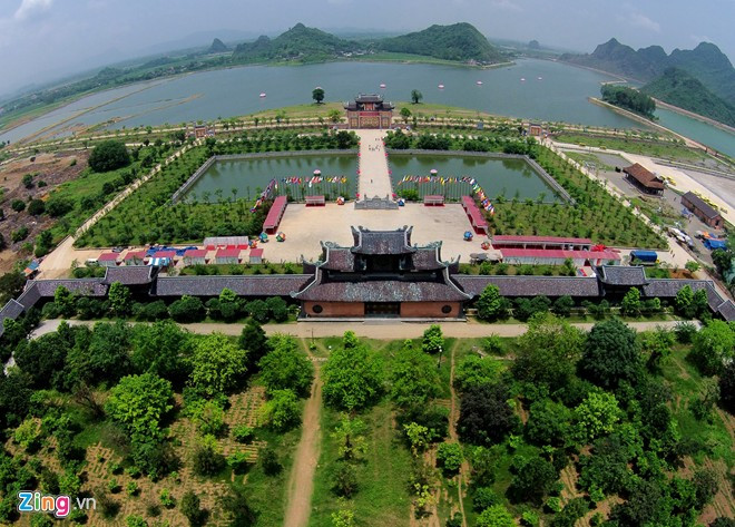 Bên cạnh đó, các tour du lịch hành hương đầu năm cũng thu hút một lượng khách không nhỏ nhờ việc khuyến mại, giảm giá tour. Trong đó, hành trình Hà Nội - Bái Đính - Tràng An trong ngày có giá từ 590.000 đồng/người (giảm 150.000 đồng/người).