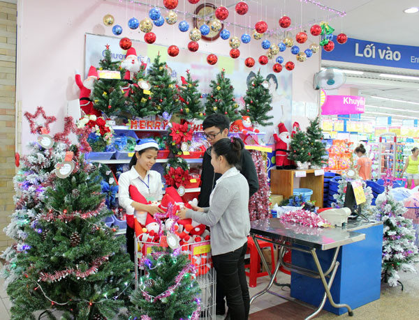 Theo đó, từ ngày 14/- 27/12/2015, Co.opmart và Co.opXtra sẽ thực hiện 4 chương trình khuyến mãi đến 50% cho đồ thực phẩm, đồ trang trí noel.