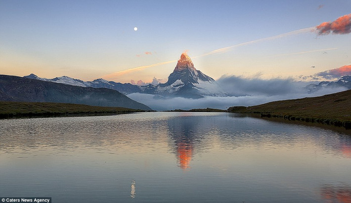 Trong số những phong cảnh tuyệt đẹp dọc dãy núi Alps có hồ Stellikee nằm cạnh những dãy núi hút ở Zermatt, Thụy Sĩ.