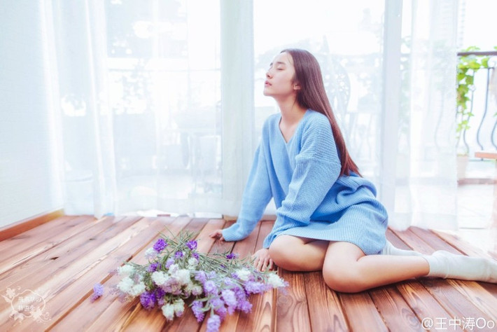 Thiếu nữ 16 tuổi có đôi chân dài miên man khiến cư dân mạng mê mẩn.
