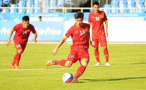 Dù đã cố gắng tung người móc bóng sau pha 11m hỏng, nhưng Công Phượng cũng không thể đưa bóng vào lưới.