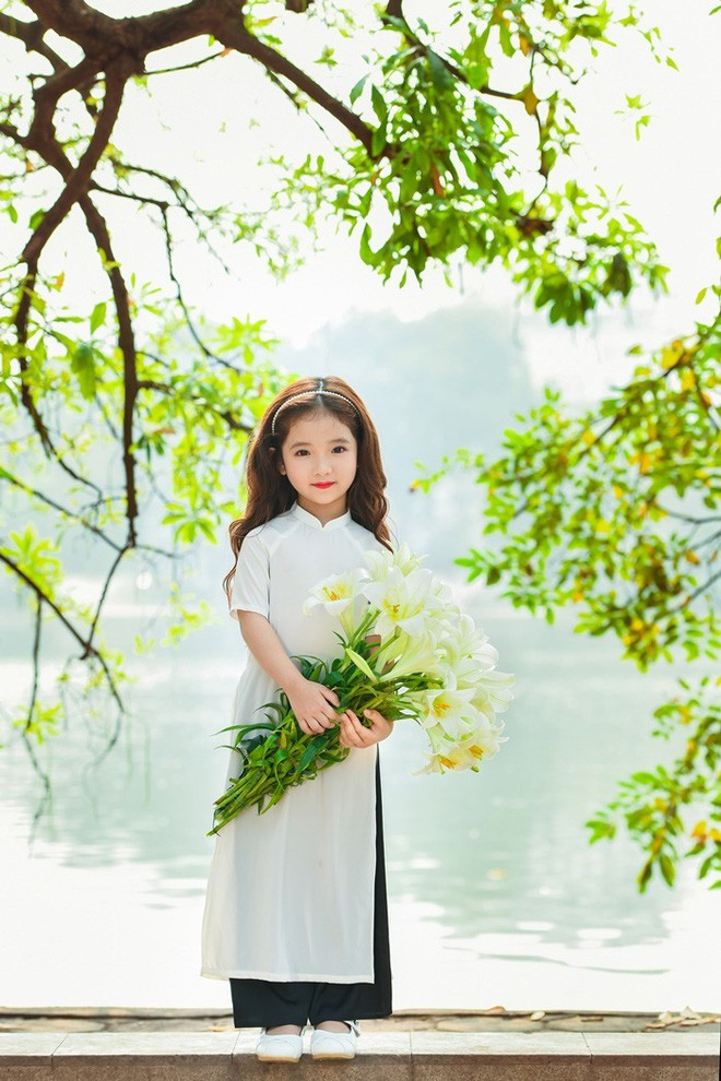 Vào mỗi độ tháng 3 hàng năm, khi mùa hoa loa kèn bắt đầu rộ báo hiệu mùa hè cũng đã bắt đầu đua nở và nhiều người bắt đầu chọn cho mình việc lưu giữ khoảnh khắc quý giá bên cạnh loài hoa tinh khôi này.