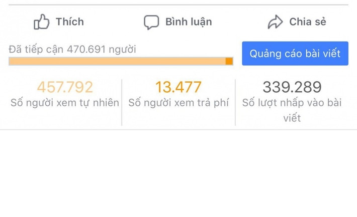 Nói là làm, chàng thanh niên trên mỗi ngày đều đặn đăng tải diễn biến câu chuyện, tin nhắn qua lại với con nợ ra sao, rồi thậm chí còn bỏ tiền chạy quảng cáo như một trang kinh doanh chính hiệu để thu hút người theo dõi trên mạng xã hội.