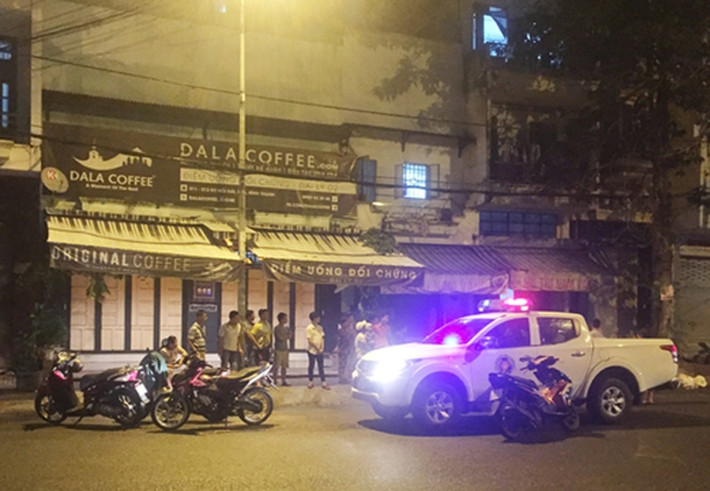 Công an quận Bình Thạnh (TPHCM) đang trích xuất camera để điều tra vụ truy sát tại quán cà phê trên đường Nguyễn Gia Trí (đường D2 cũ), phường 25, quận Bình Thạnh, TP HCM, khuya 29/12.