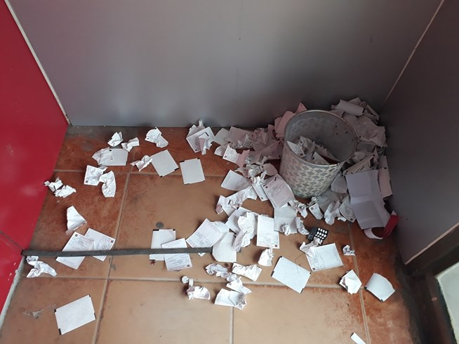 Khảo sát tại một số tuyến phố lớn như Hoàng Quốc Việt, Trần Đăng Ninh, Đào Tấn...., 70% số cây ATM đều không thể rút tiền.