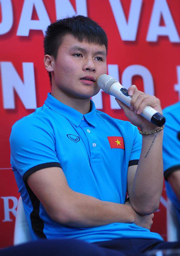 Sở hữu thân hình nhỏ con nhưng Quang Hải vẫn ghi điểm bằng gương mặt búng ra sữa của mình.