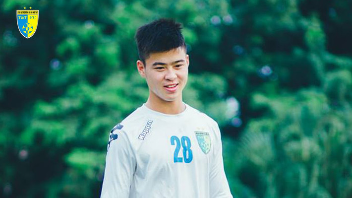 Chiều cao lý tưởng, phong thái thi đấu điềm tĩnh và chững chạc cùng nụ cười luôn hiện trên môi chính là điểm khiến Duy Mạnh gây chú ý đặc biệt của các fan CLB Hà Nội FC nói riêng và các ĐT bóng đá Việt Nam nói chung.