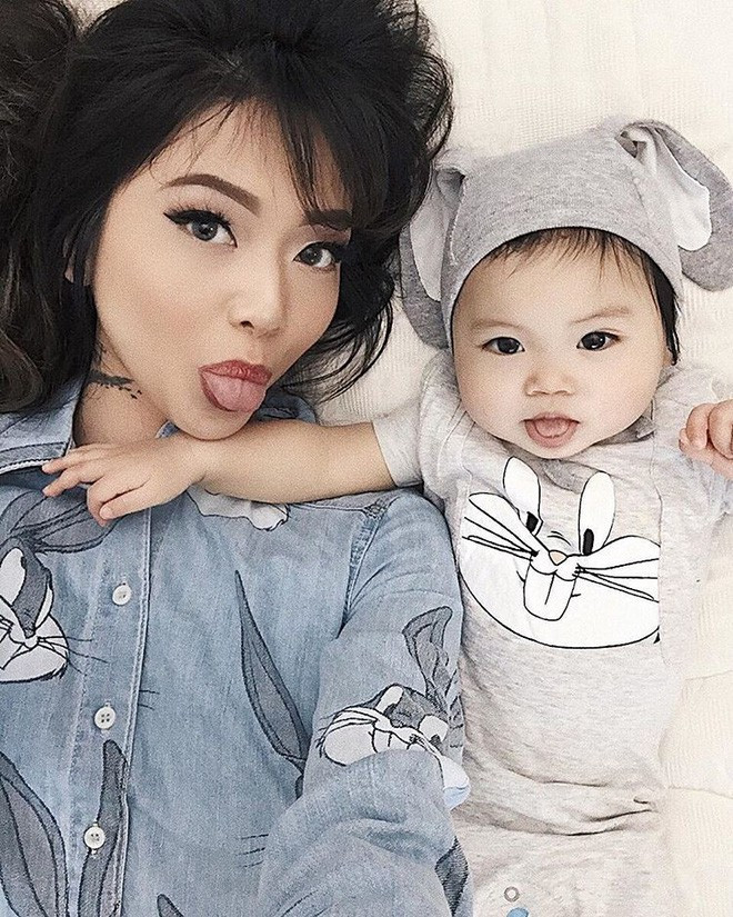 Có rất nhiều cặp mẹ con nổi tiếng khiến dân mạng phải ca ngợi rằng "con đã xinh, mẹ còn đẹp" và Michelle Nhu cùng cô gái nhỏ tên Jayla Jocelyn cũng là một trường hợp như thế.