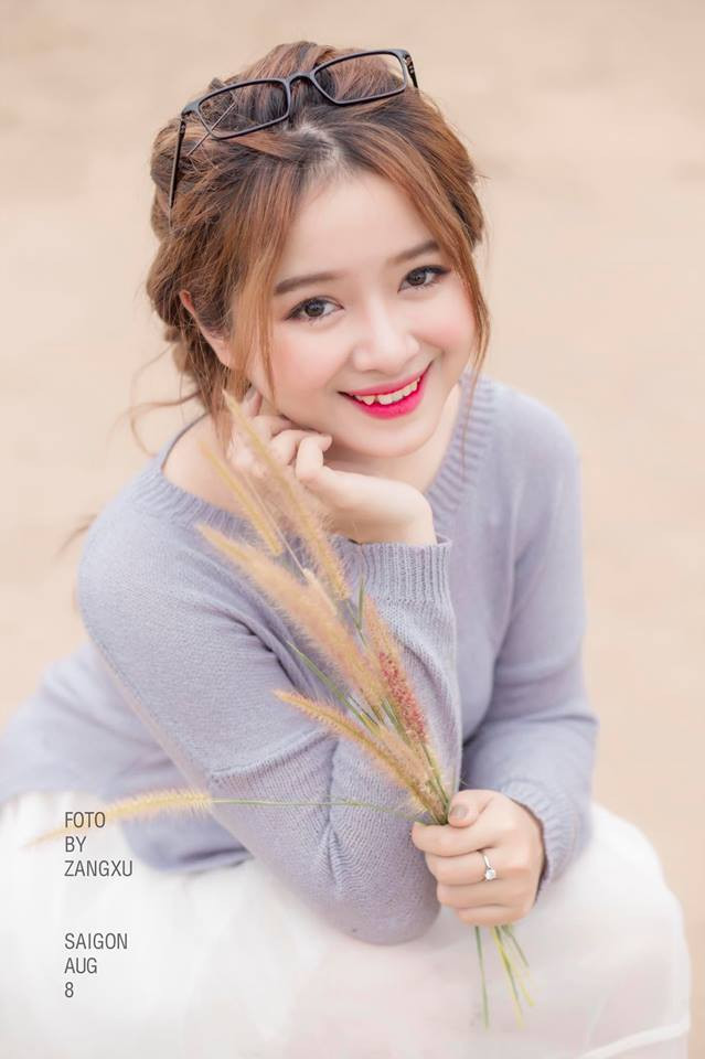 Đọc được những dòng chia sẻ của Bảo Uyên, nhiều dân mạng đã bình luận rằng: "có lẽ chính sự giáo dục cẩn thận từ gia đình đã giúp cho Bảo Uyên tránh xa được những dụ dỗ của môi trường showbiz hào nhoáng nhưng cũng cũng đầy cạm bẫy".