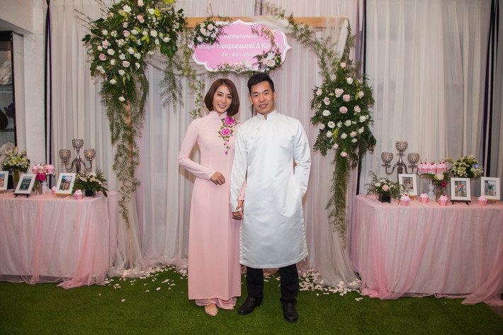 Kim Nhã BB&BG là một cái tên không còn xa lạ với giới trẻ với hàng loạt những vai diễn hài. Vào cuối tháng 5 vừa qua, hot girl Sài thành này đã bất ngờ chia sẻ ảnh trong lễ cưới với người chồng thứ 2 mang quốc tịch Thái Lan.