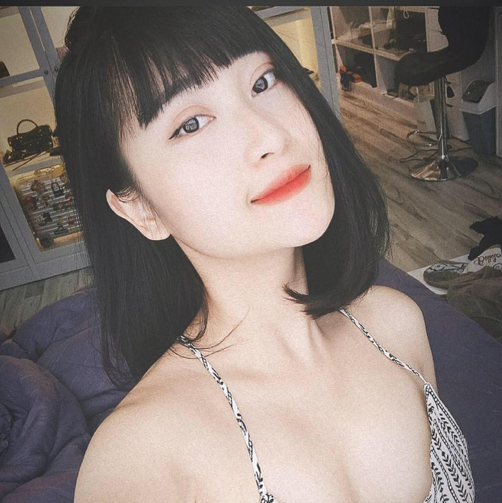 Chia sẻ về bàn thắng của Huy Hùng, Thùy Dương cho biết cô rất vui mừng với bàn thắng của chàng người yêu và hy vọng tuyển thủ đội tuyển Việt Nam sẽ tiếp tục "khai hỏa" trong trận chung kết lượt về trên SVĐ Mỹ Đình vào tối ngày 15/12 tới nếu được HLV trao cơ hội.