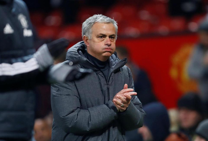 Mourinho khá bức xúc khi bị GĐĐH - Ed Woodward từ chối cung cấp ngân quỹ 80 triệu bảng để ông mua sắm trong tháng 1. Và những mục tiêu M.U có thể mất đó là Danny Rose, Ryan Sessegnon hay Mesut Ozil.