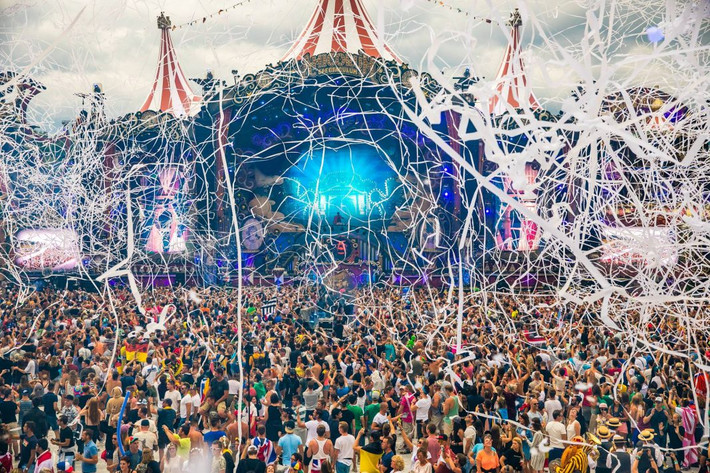 Lễ hội âm nhạc điện tử (EDM) là điều không còn xa lạ gì với giới trẻ thế giới khi các tuần lễ âm nhạc cực lớn như Tommorrow Land hay Electric Daisy Carnival thường xuyên diễn ra và thu hút trăm ngàn người đến tham dự. Còn ở Việt Nam, chỉ vài năm trở lại đây những tuần lễ âm nhạc điện tử mới trở nên thịnh hành, các chương trình như Countdown cuối năm diễn ra.