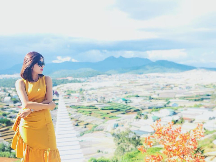 Ngay sau khi xuất hiện tại Sunny Farm, cầu thang vô cực này trở nên vô cùng hot và được nhiều bạn trẻ đến du lịch Đà Lạt săn đón.