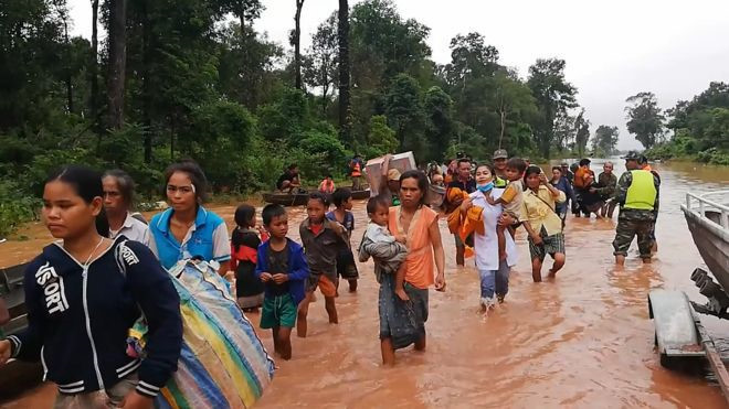 Truyền thông Nhà nước Lào cũng cho hay, Thủ tướng Thongloun Sisoulith đã hoãn các cuộc họp Chính phủ và cùng các quan chức cấp cao tới khu vực bị ảnh hưởng sau sự cố vỡ đập để chỉ đạo công tác cứu hộ, cứu trợ.
