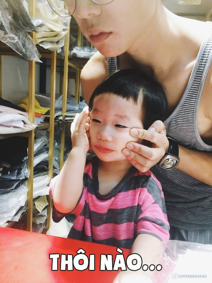 Trong bộ ảnh chế về bé Đậu, người xem sẽ phải "phì cười" với loạt biểu cảm gương mặt "khó chịu" nhưng vô cùng dễ thương đã thành thương hiệu cu cậu.