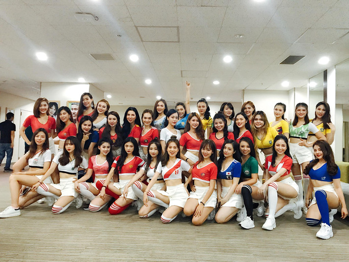 Dàn hot girl đại diện cho 32 quốc gia đã sẵn sàng lên sóng phục vụ cho những ngày nóng cùng World Cup.
