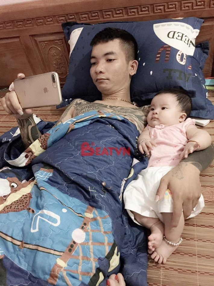 "Nào bố con mình cùng xem phim".