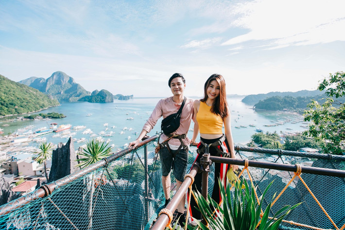 El Nido - Palawan hiện lên trước mắt Quang Vinh và Diễm My là một thiên đường biển mang một màu xanh ngọc mướt mát cả tầm mắt.