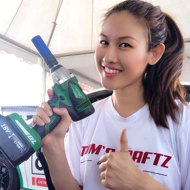Cùng ngắm nhìn vẻ đẹp không tì vết của nữ hoàng "đốt lốp" Malaysia vừa có mặt tại VN.