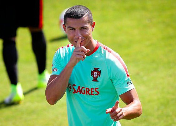 Chuyển nhượng bóng đá từ Tuttosport, Juventus đã đạt thỏa thuận cá nhân với Cristiano Ronaldo. Siêu sao người Bồ đồng ý ký 4 năm, cùng mức lương 30 triệu euro/mùa.