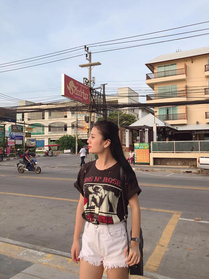 Theo nhiều người sự xuất hiện của Tay Zar Ko Ko đã mang lại may mắn và giúp Myanmar có chiến thắng 4-1 trước Campuchia dù bị dẫn trước trong hiệp một. Chính bởi vậy, không ít CĐV còn bình luận trực tiếp vào từng bài đăng và năn nỉ cô nàng đến sân xem toàn bộ trận đấu của Myanmar từ giờ cho đến hết giải đấu AFF Cup 2018 kết thúc.