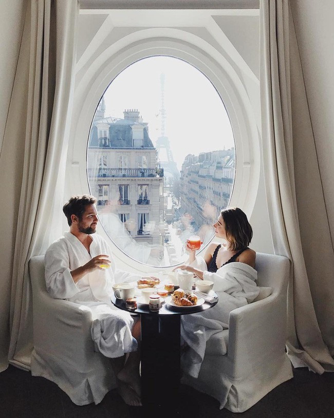 Thêm nữa giá thuê của căn phòng cửa sổ tròn này cũng lên tới 25 triệu đồng/đêm thay vì từ 7 triệu/đêm với nhiều căn phòng khác cùng khách sạn.