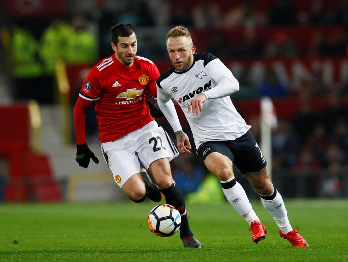 Nhiều khả năng Mkhitaryan vẫn sẽ tiếp tục ở lại Manchester cho đến hết mùa giải này, vì giá trị anh quá cao khiến nhiều đội bóng muốn có sự phục vụ của tiền vệ Armenia không thể kham nổi.