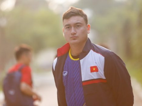 Đăng Văn lâm sinh năm 1993 có bố là người Việt và mẹ là người Nga và thủ môn này sinh tại Nga. Cũng chính bởi vậy, nhiều người quen gọi anh với cái tên Lâm Tây khi được gọi lên tuyển cũng như khi thi đấu ở cấp CLB.
