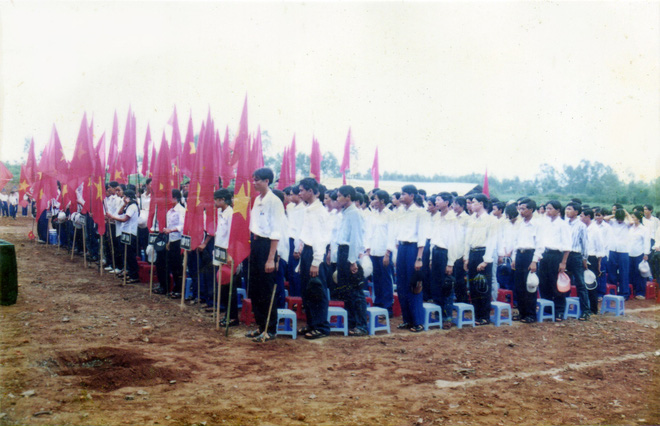 Những hình ảnh vô cùng quen thuộc: Quần vải xanh, áo trắng, khăn quàng đỏ cho ngày lễ khai giảng của mình.