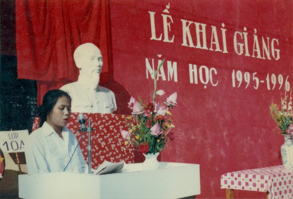 Nickname Hoàng Trung chia sẻ: "12 năm khai giảng chẳng 1 lần hứng thú với nó, nhưng khi đã qua cái thời học sinh, nhìn lại trước đây, bạn sẽ "thèm" lắm cái cảm xúc được ngồi khai giảng. Được gặp lại bạn bè sau một mùa hè vui chơi. Nhìn lại mái trường năm trước được sơn sửa lại chào đón năm học mới".