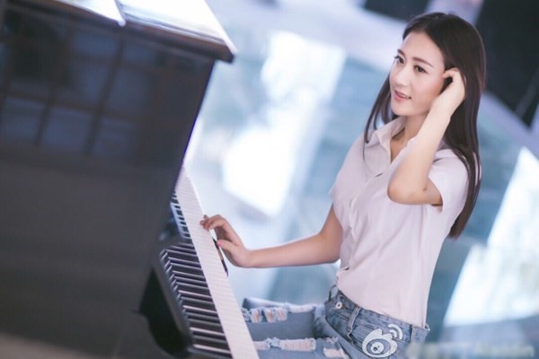 Đường Đinh Đinh chia sẻ, người có ảnh hưởng lớn nhất trong việc cô chọn nghề "gõ đầu trẻ" đó là ông nội của cô khi ông cũng là một giáo viên xuất sắc.