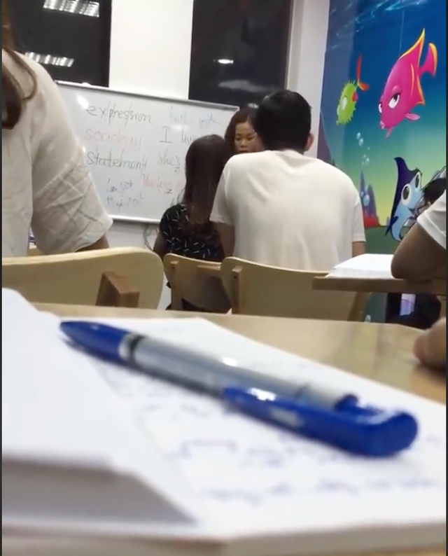 Hiện tại, nhiều người vẫn cẩn thận hoài nghi rằng liệu đây có phải tiếp tục là một vụ dàn dựng để đánh bóng tên tuổi của cô giáo này và trung tâm dạy tiếng Anh trên không? Bởi trước đây cũng rất nhiều trường hợp các trung tâm tiếng Anh đã sử dụng đến chiêu bài "tự-bôi-mặt-đen" để PR cho mình.