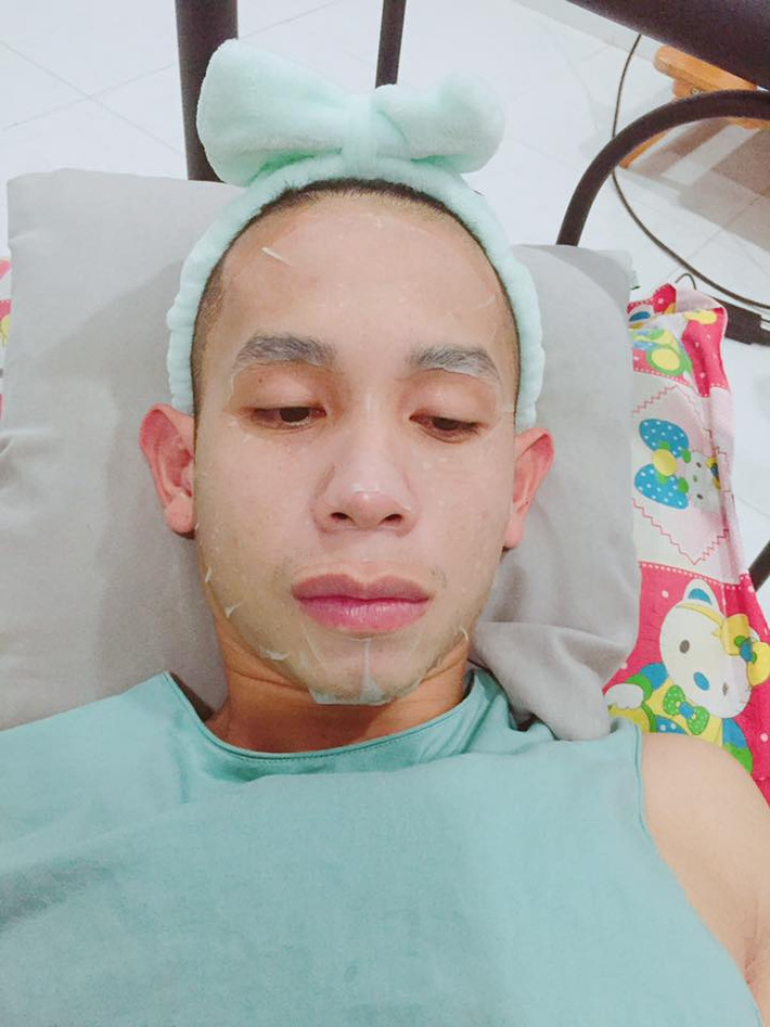 Tuy nhiên, vẫn có những dân mạng xoa dịu tình hình bằng những bình luận khá "dĩ hòa vi quý" như ""Không trách thớt được đâu các chế. Gặp mình mà bay vô làm quen cái kiểu teencode viết không dấu kiểu này mình cũng lười rep lại lắm. Đúng là 30 chưa phải là Tết, không ai biết được chữ ngờ".