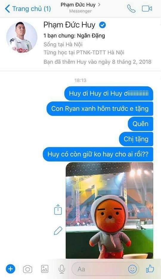 Cùng thời điểm này, đồng đội của Xuân Trường tại U23 Việt Nam là Đức Huy đã đăng lên Instargram và cảm ơn tình cảm của fan khi được tặng bánh gấu, gấu bông và cả dầu ăn.