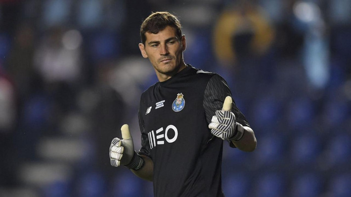 Trong cơn khủng hoảng thủ môn, Liverpool đang liên hệ với Iker Casillas về sân Anfield.