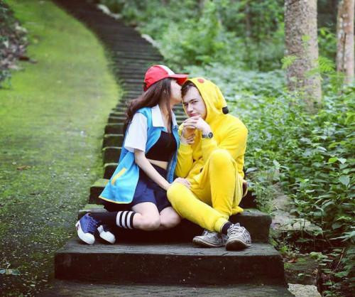 Yêu xa luôn là cảm giác khiến các cặp tình nhân cảm thấy khó chịu nhất, bởi khi hạnh phúc, ốm đau họ đều chỉ nhìn thấy nhau qua chiếc smartphone. Nhưng với chàng trai Úc có tên Gennady Bolotov, vì quá yêu cô gái Việt có tên Mai Chu, anh đã vượt qua hàng ngàn kilomet để đến Việt Nam vì bạn gái bị bệnh và suýt chút nữa đã bị mất công việc nuôi sống chính mình.