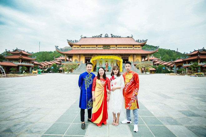 Theo Trinh, hai cậu em không những chiều chị trong lúc chụp ảnh mà còn trong cuộc sống. Từ nhỏ, cô bạn 9X này chưa bao giờ phải chịu thiệt thòi trong bất cứ chuyện gì, lúc nào cô cũng được xem như cô công chúa nhỏ trong nhà. Ảnh trong bài: FBNV.
